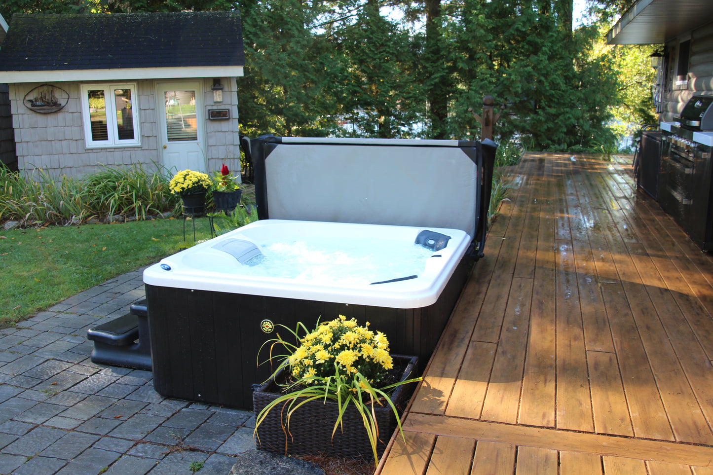 Saskatoon 4-Person 12-Jet Portable Hot Tub